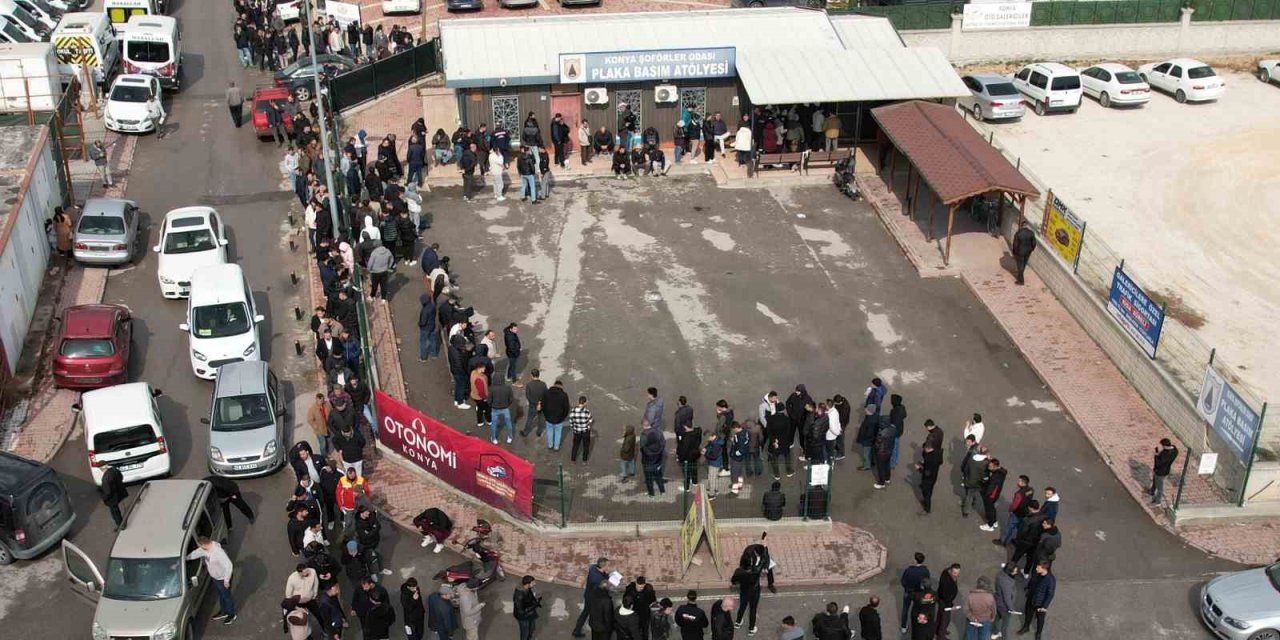Konya’da Plaka Değiştirme Kuyruğu