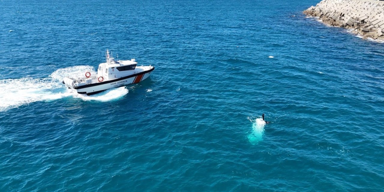 Antalya’da Balıkçı Teknesi Battı: 3 Kişi Son Anda Denize Atlayarak Kurtuldu