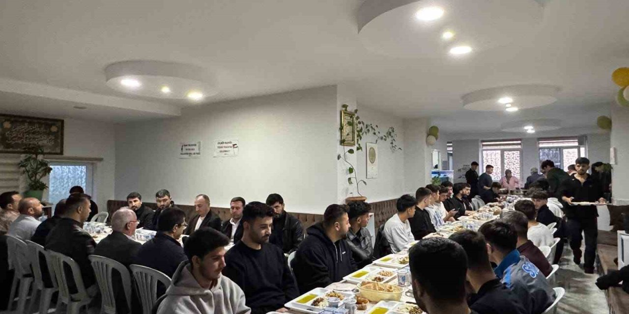 Gazipaşa Müftülüğünden Üniversite Öğrencileriyle İftar Buluşması