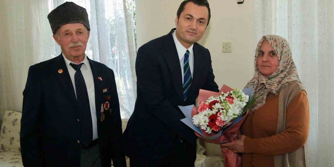 Kaymakam Öztürk Gazilerle Bir Araya Geldi: "sizlerin Ödediği Bedeller Sayesinde Bu Şanlı Bayrağımız Dalgalanıyor"