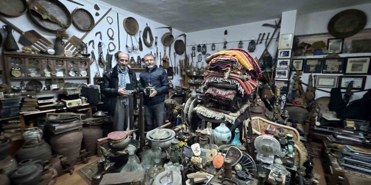 Bir Bisküvi Kutusuyla Başladı, 15 Bine Yakın Parçadan Oluşan Etnografya Koleksiyonuna Dönüştü