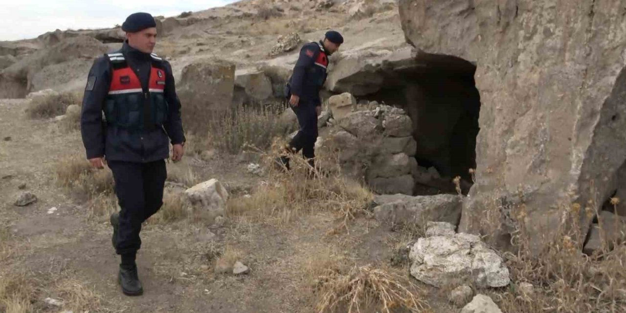 Aksaray’da Jandarma Ekipleri Tarihi Mekanlarda Devriyede