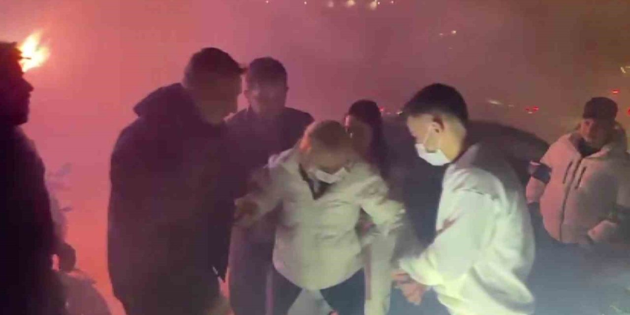 Hastanede Tedavi Gören Kanser Hastası Kadına Arkadaşlarından 8 Mart Sürprizi