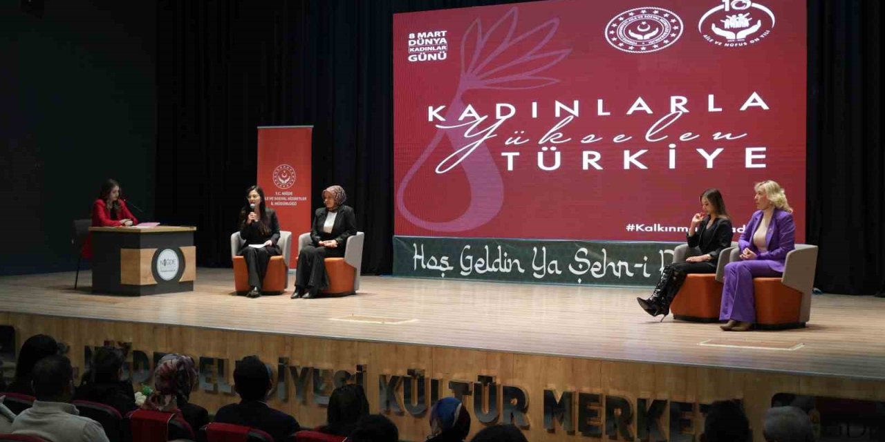 Niğde’de 8 Mart Kadınlar Günü Programında İlham Veren Kadınlar Sahnedeydi