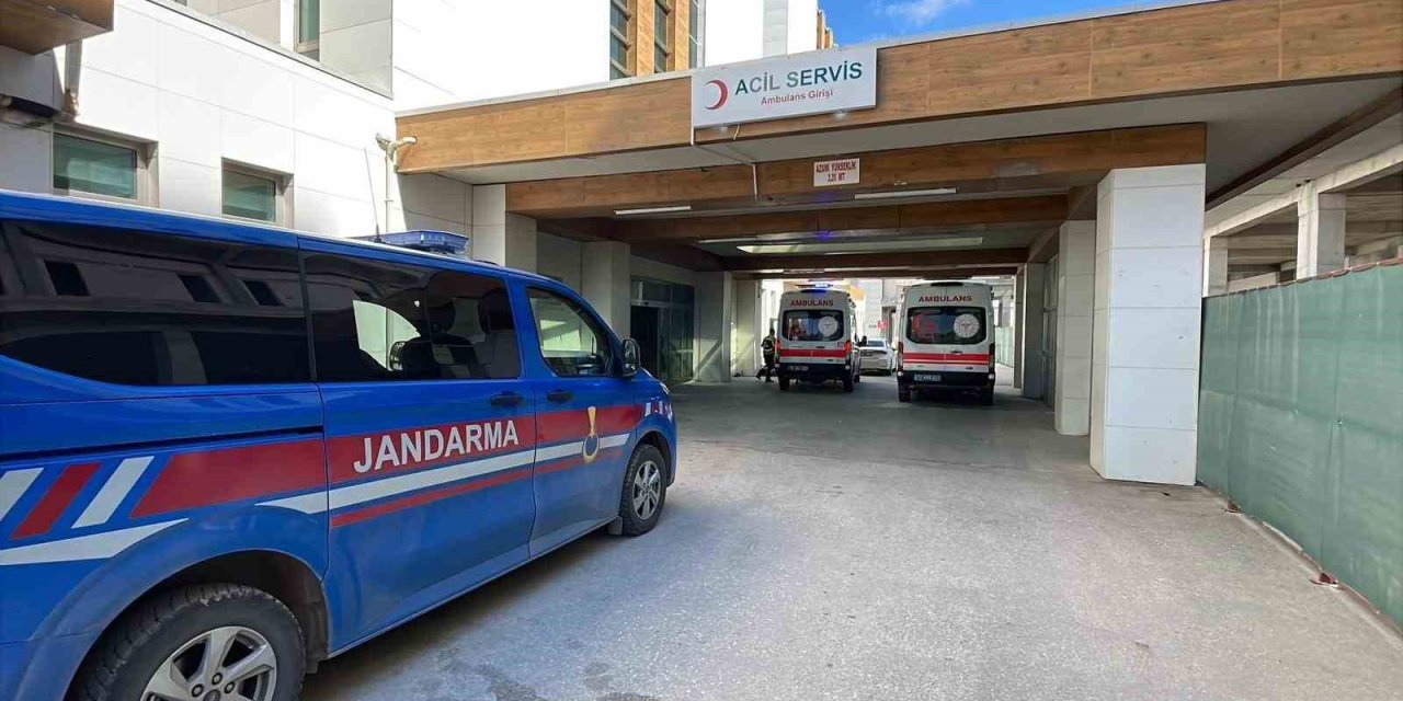 Karaman’da Motosiklet Şarampole Devrildi: 2 Yaralı