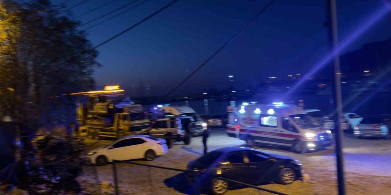 Antalya Finike Açıklarında Mültecileri Taşıyan Bot Battı, Ölü Ve Yaralılar Var