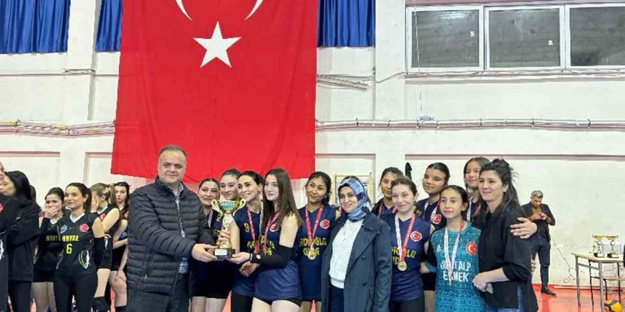 Mut’ta Voleybol Turnuvası Düzenlendi