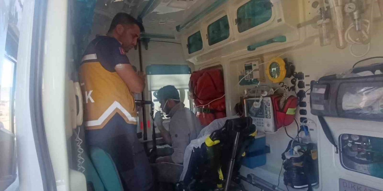 Bakım Sırasında Tur Teknesi Alev Aldı Dumandan Etkilenen İşçi Hastanelik Oldu