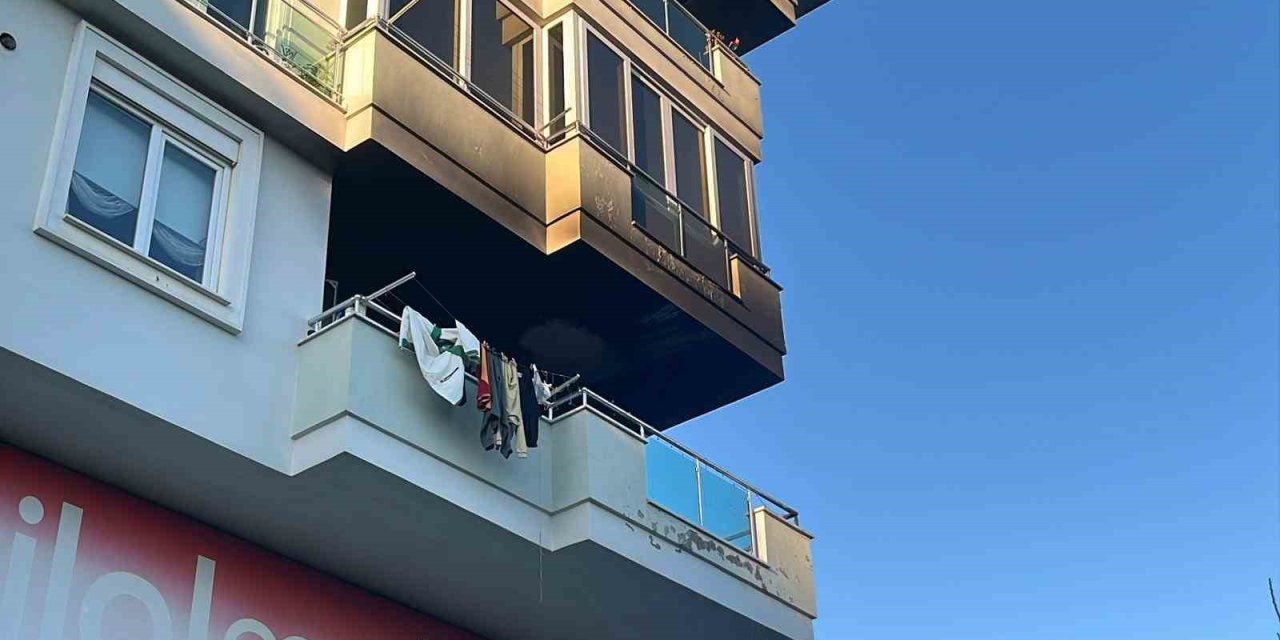Alanya’da Apartman Balkonunda Çıkan Yangın Korkuttu