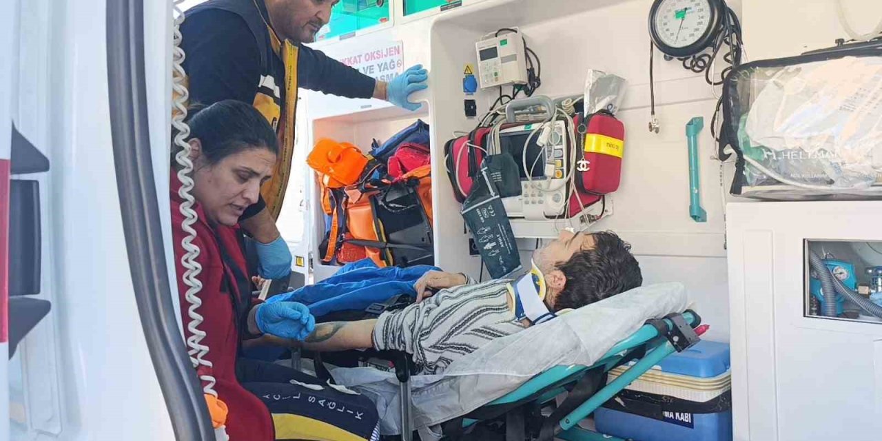 Manavgat’ta Otomobil İle Çarpışan Motosikletli Yaralandı