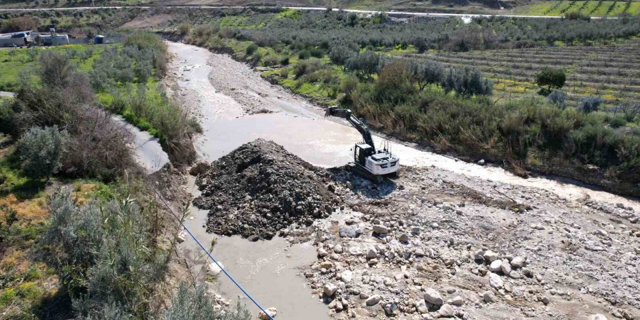 Akdeniz Belediyesinden Taşkın Riskine Karşı Yoğun Mesai