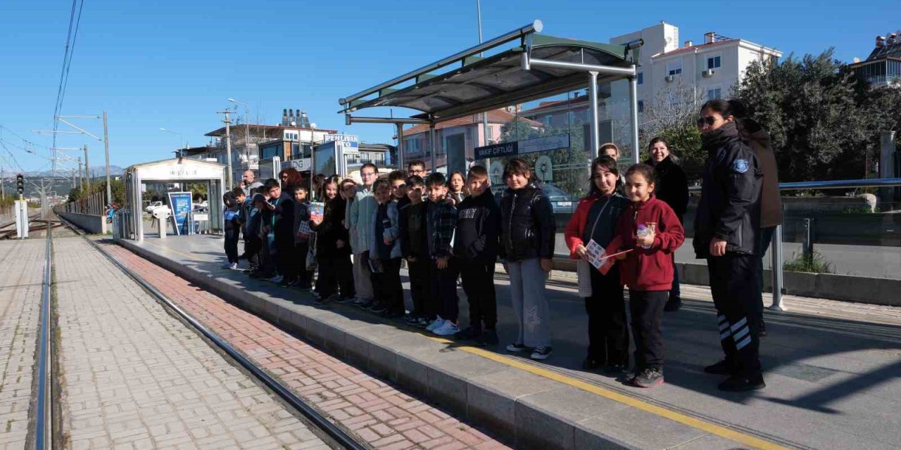 Öğrenciler Tramvayın Tarihini Keyifli Yolculukla Öğrendi