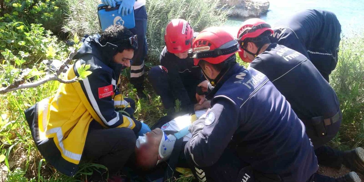 İncir Ağacı Hayatını Kurtardı:  Falezlerde 20 Metre Yükseklikten Düşen Adam Yaralandı
