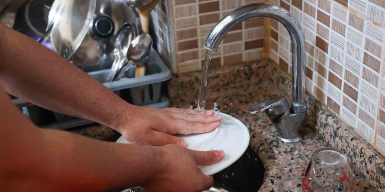 Büyükşehir Belediyesi’nin Üniversite Öğrencilerine "can Suyu" Desteği Sürüyor