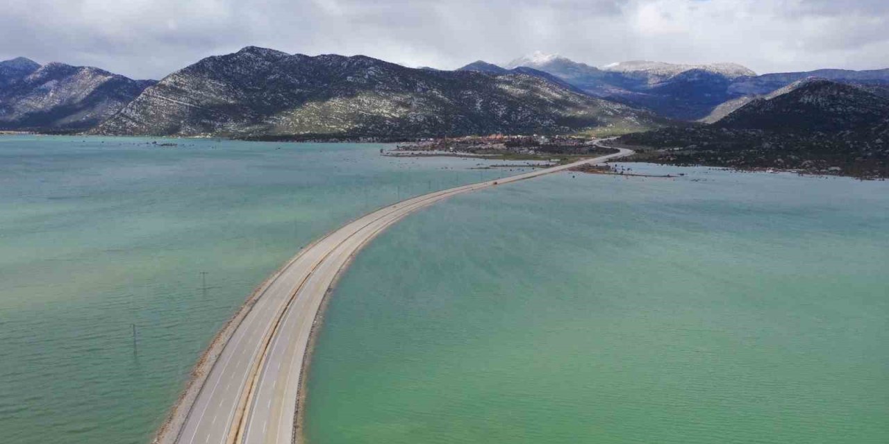 Sel Suları Altında Kalan Antalya-konya Kara Yolu Yeniden Ulaşıma Açıldı