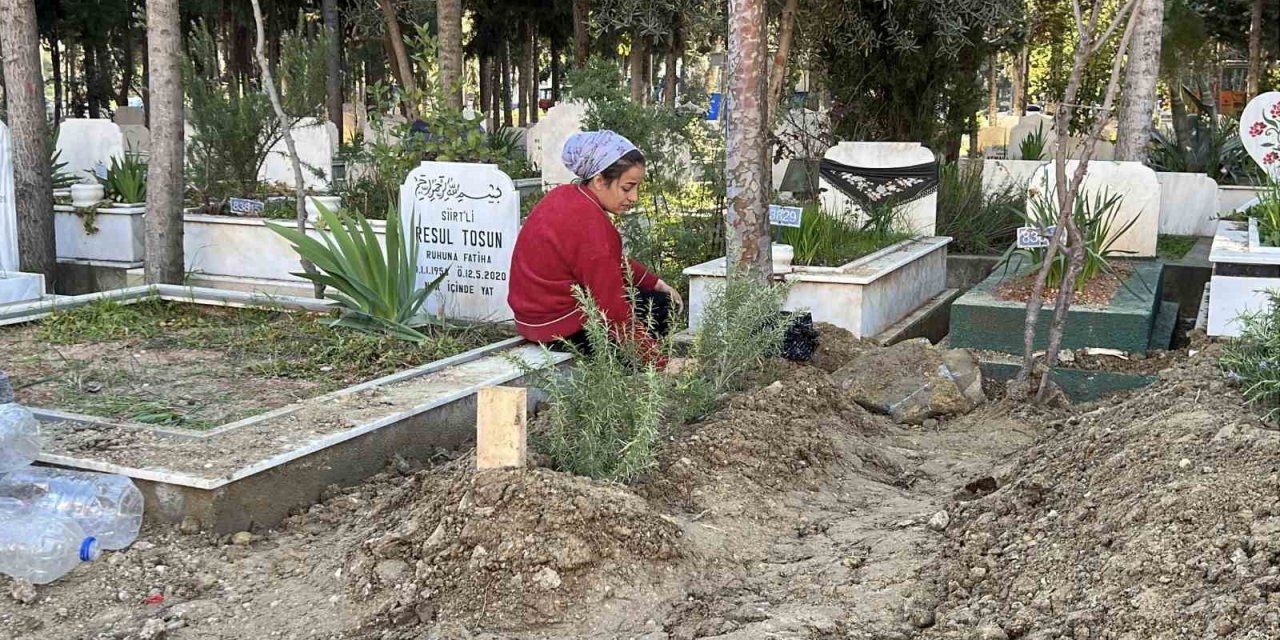 Kocası Tarafından Öldürülen Kadın Son Yolculuğuna Uğurlandı