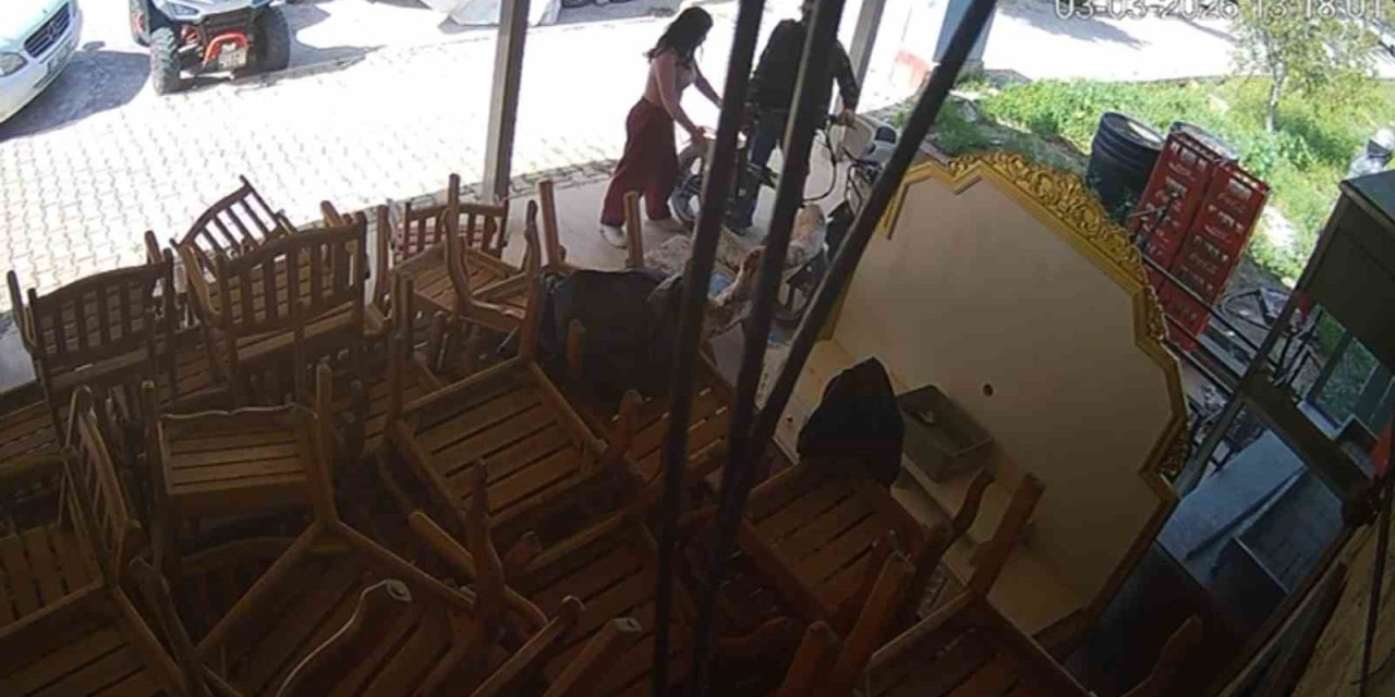 Hırsızlık Yapmaması İçin Uğraşan Kız Arkadaşını Da Kandırıp Ne Varsa Çaldı