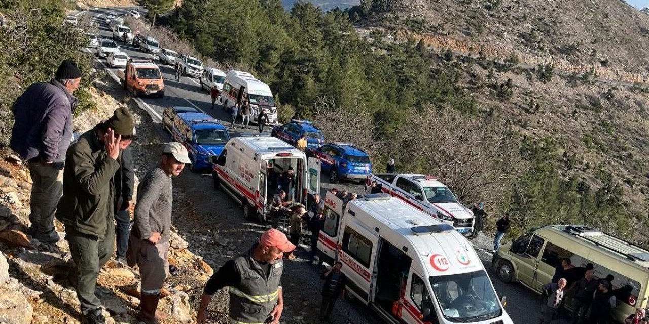 Mersin’de İşçi Servisi Uçurumdan Yuvarlandı: Ölü Ve Çok Sayıda Yaralı Var