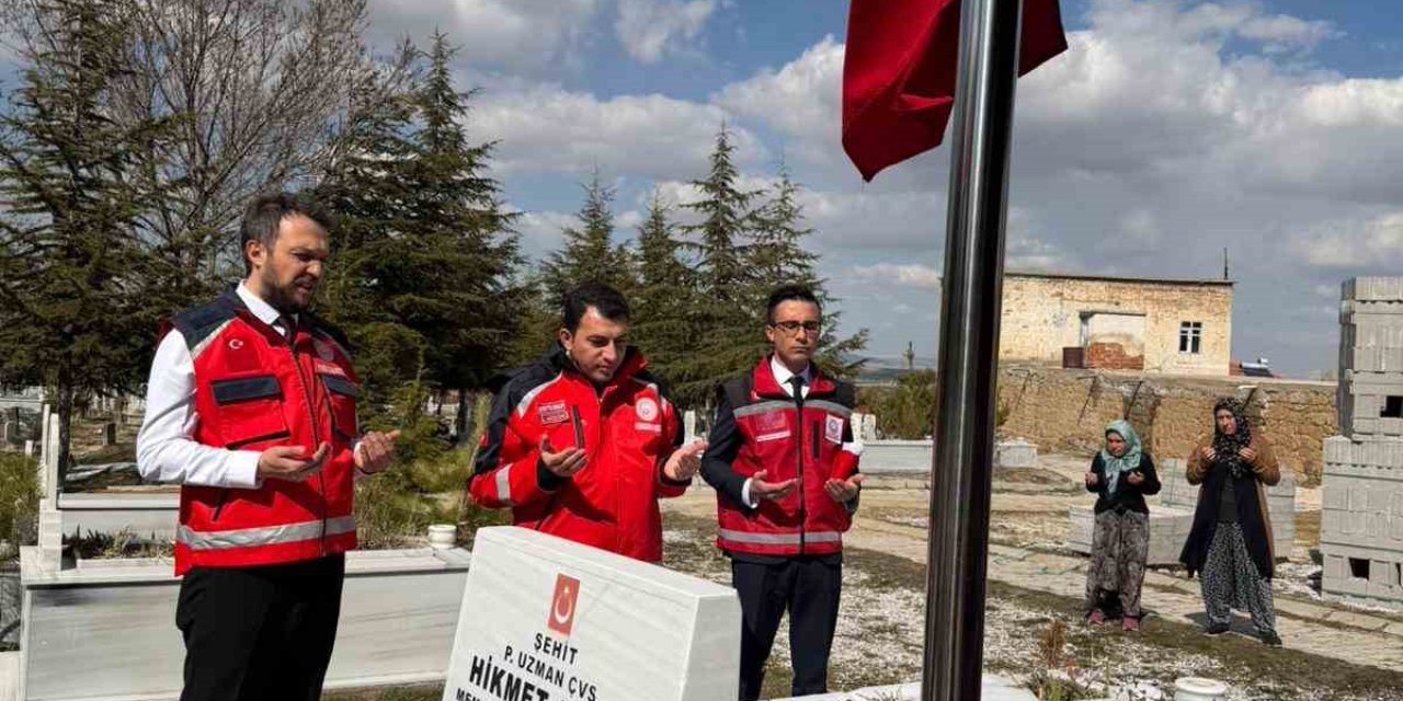 Niğde’de Şehit Kabirlerine Anlamlı Ziyaret