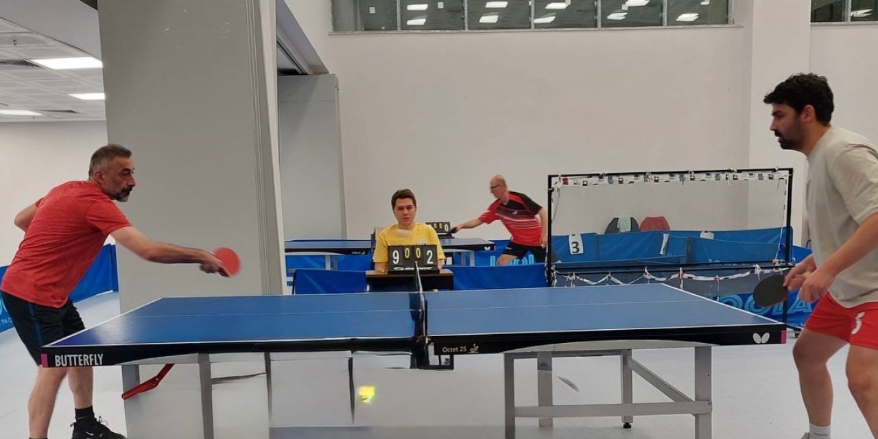 Sağlık Çalışanları Masa Tenisi Turnuvasında Buluştu