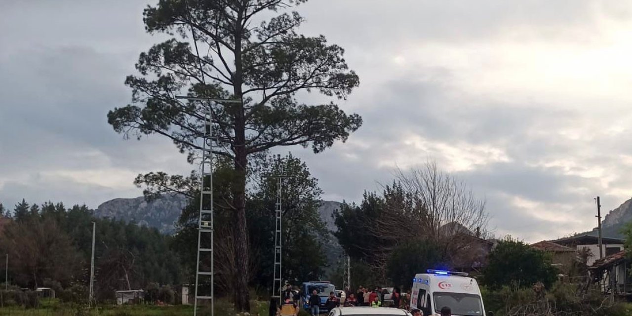 Antalya’da Kamyonetin Kasasından Düşen Kadın Hayatını Kaybetti