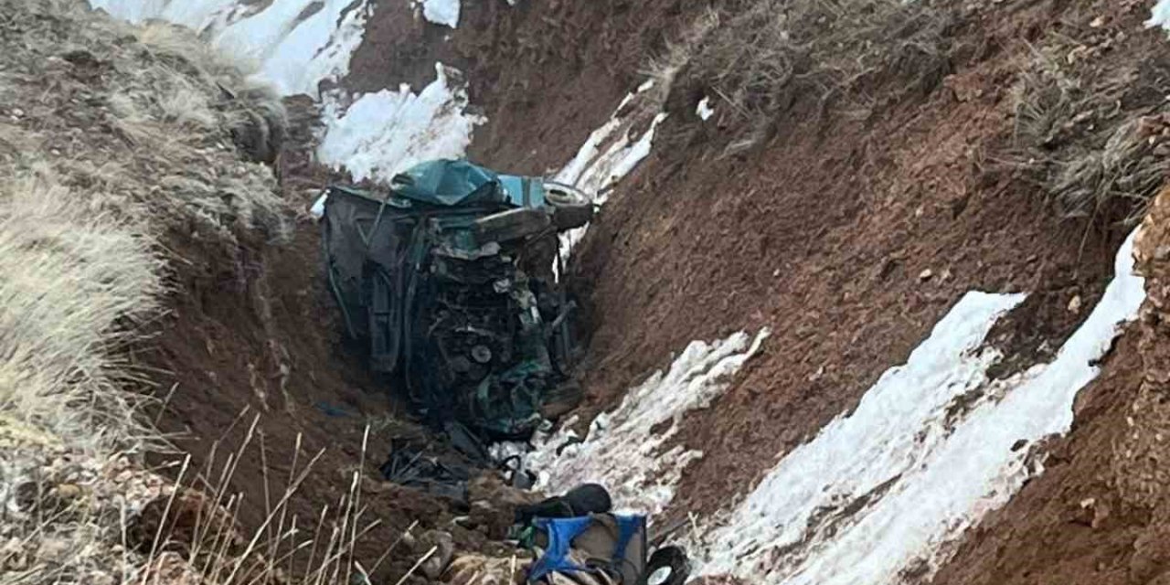 Niğde’de Otomobil Şarampole Yuvarlandı: 2 Ölü, 2 Yaralı