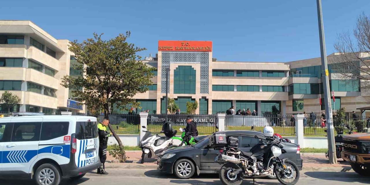 Antalya Kepez Kaymakamlığında Silah Sesleri Duyuldu