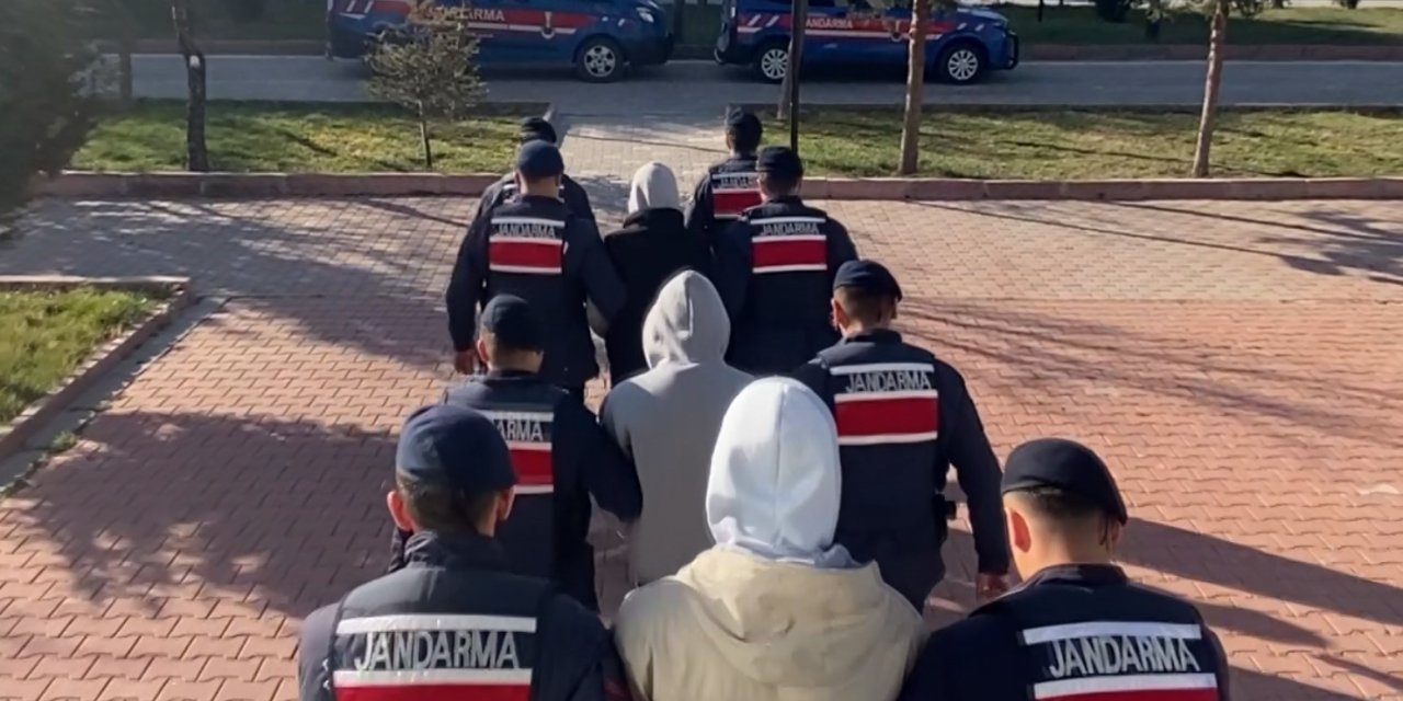 Minibüsün Yan Kapısının İçinden Bin 120 Adet Uyuşturucu Hap Çıktı