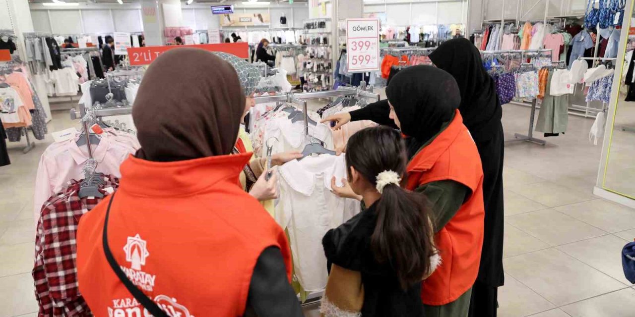 Karatay Gençlik Meclisi Gönüllülerinden Çocuklara Bayram Sürprizi