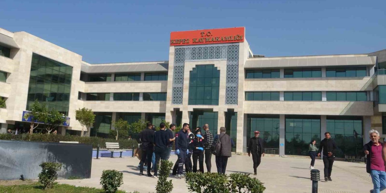 Kaymakamlık Binasında Ateş Açarak Kendini Odaya Kilitleyen Şahıs Teslim Oldu