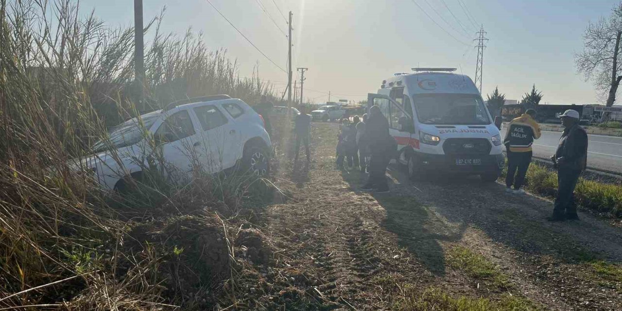 Manavgat’ta Otomobil Tarlaya Uçtu, Sürücü Kazayı Burnu Bile Kanamadan Atlattı