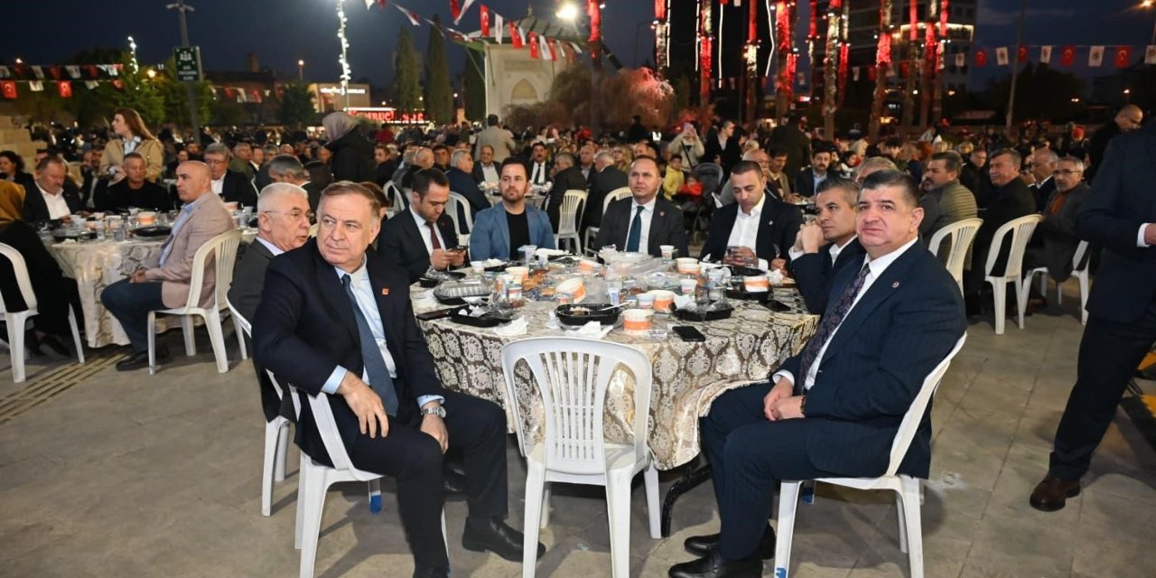 Kepez’den Kadir Gecesi’nde 5 Bin Kişilik Birlik Sofrası