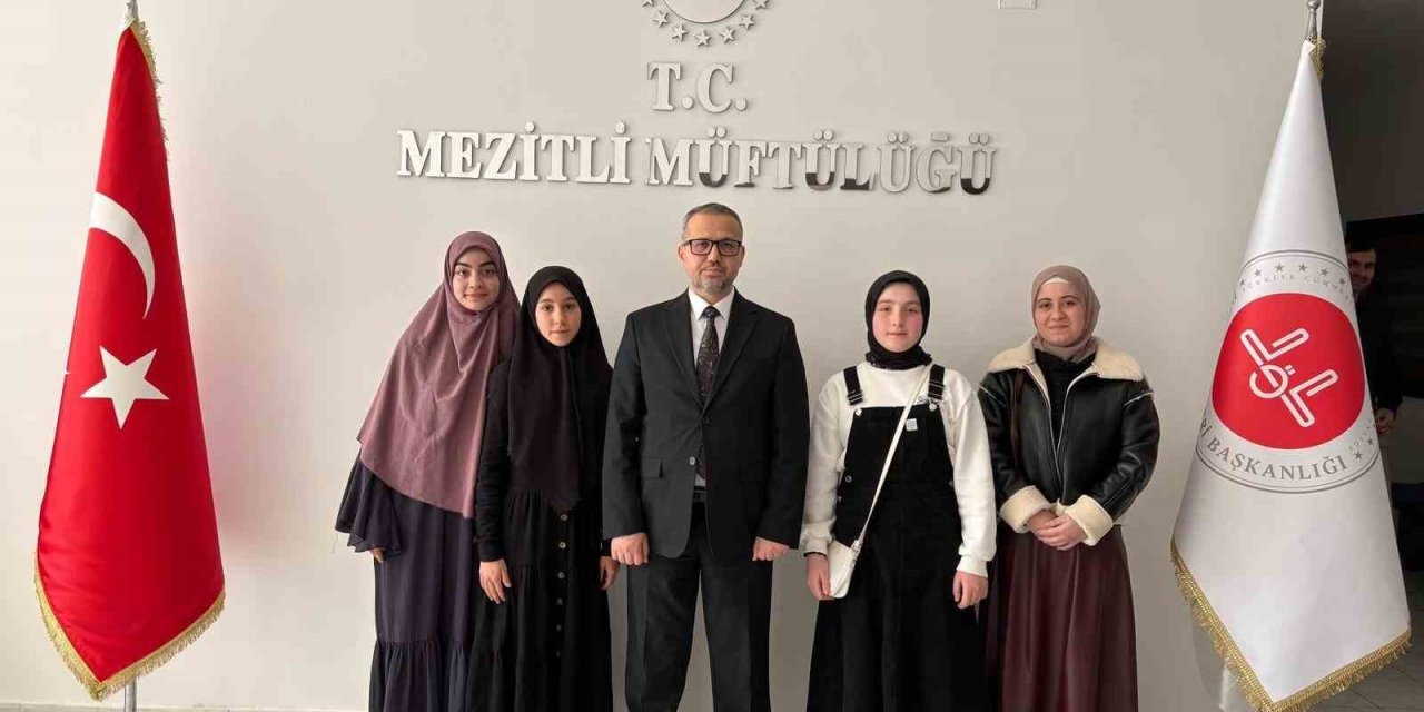 Mersin’de 6 Ayda Hafız Olan 4 Öğrenci Altınla Ödüllendirildi