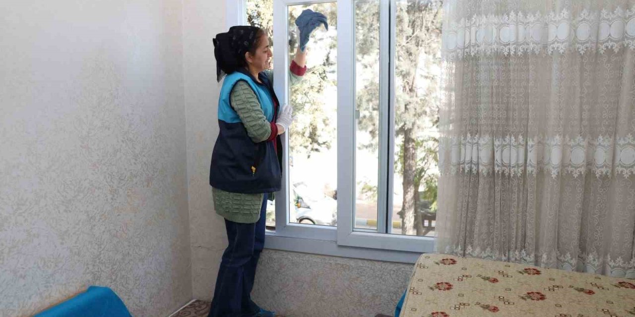 Akdeniz Belediyesi’nden İhtiyaç Sahiplerine Bayram Temizliği Desteği