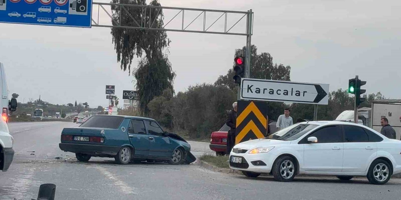 Tofaş’ın Kırmızı Işık İhlaliyle Gelen Kaza Kamerada