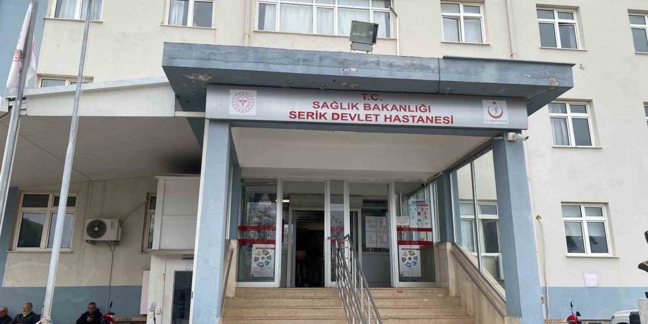 Serik’te Hasta Yakınları Doktor Ve Hemşireye Saldırdı