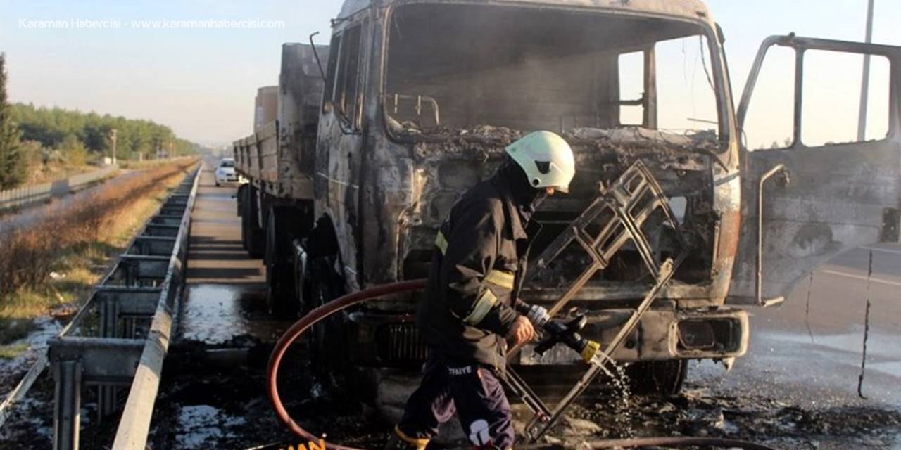 Antalya’da Bobin Kağıdı Yüklü Tır Alev Alev Yandı