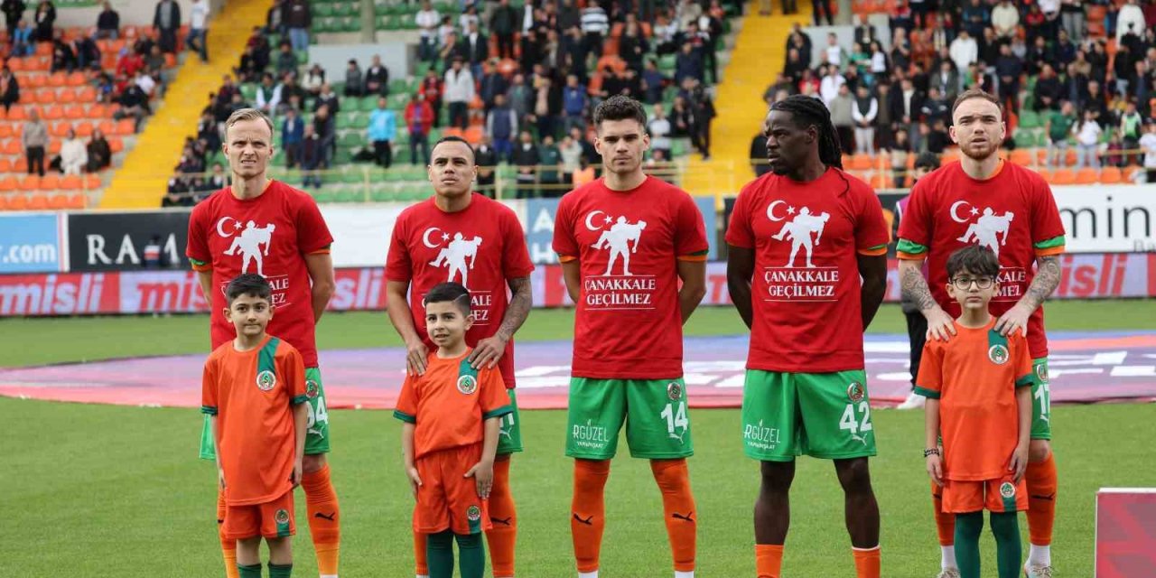Trendyol Süper Lig: Corendon Alanyaspor: 2 - Kocaelispor: 0 (ilk Yarı)