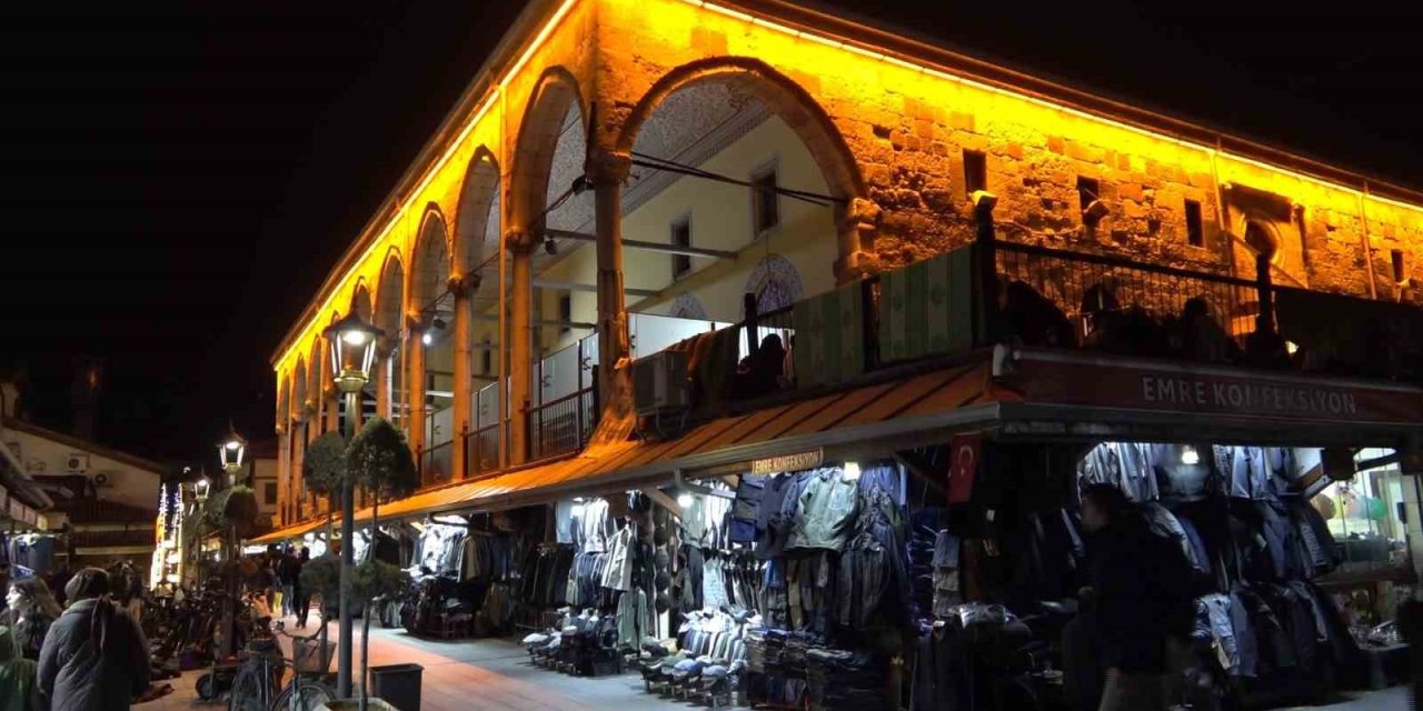 Konya’da Ramazan Ayının Son Teravihinde Camiler Doldu