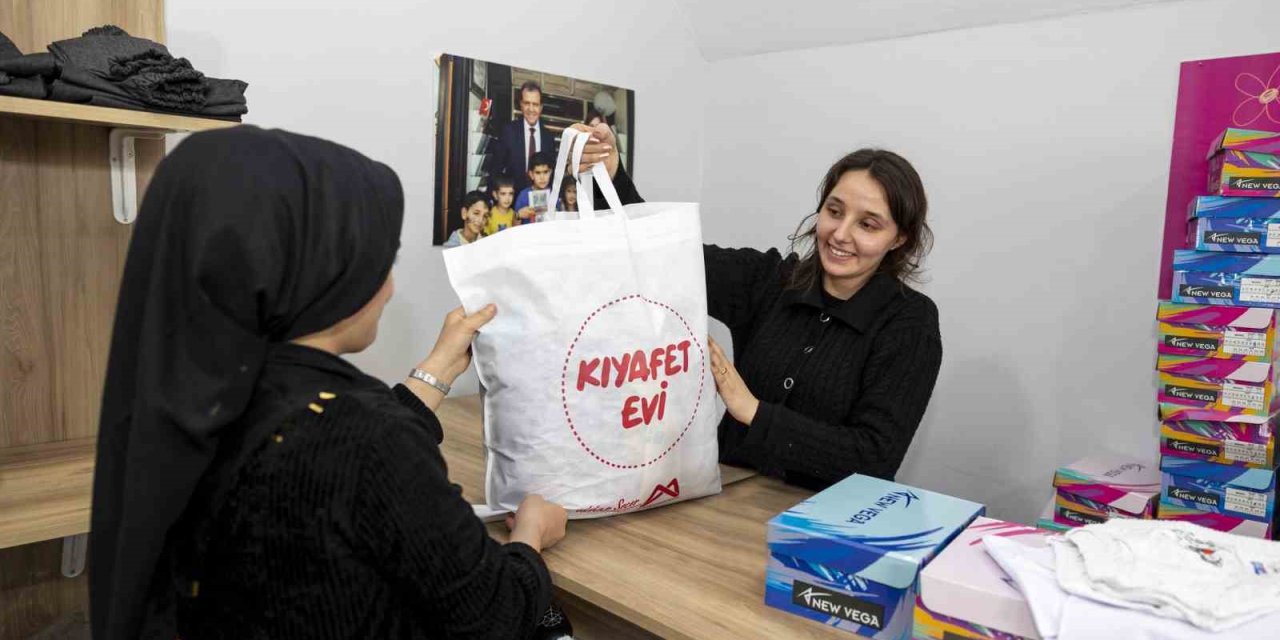 Mersin’de Dar Gelirli Ailelerin Çocuklarına Bayramlık Desteği