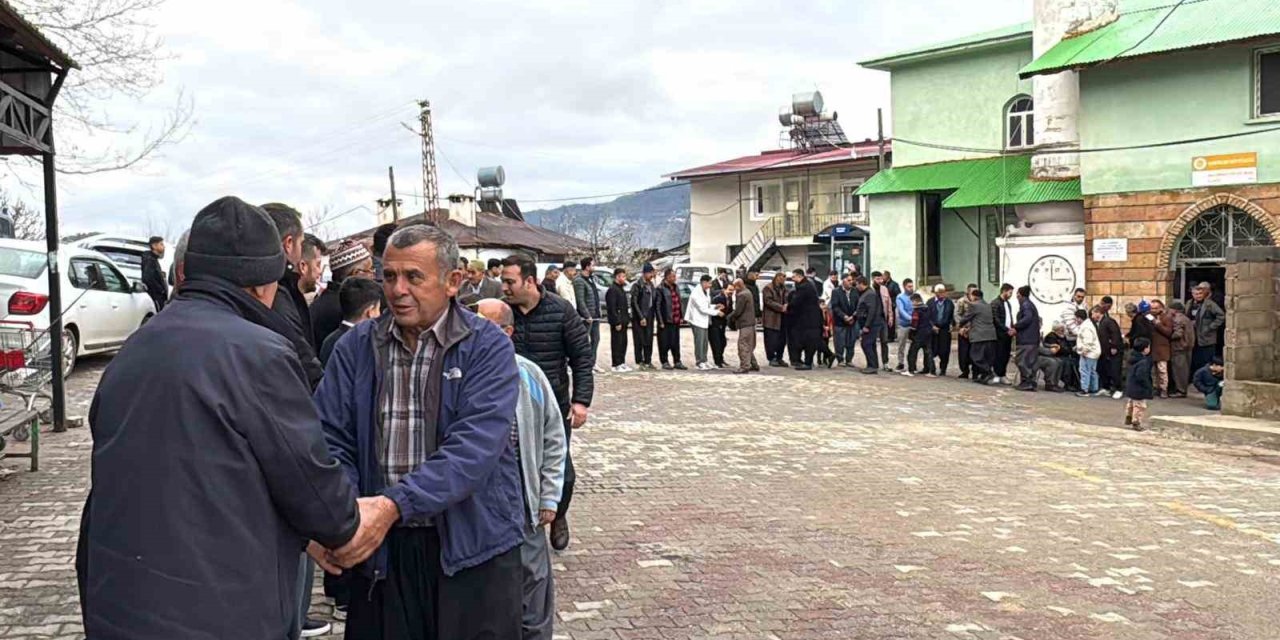 Mersin’de Bayramlaşma Geleneği Sürüyor