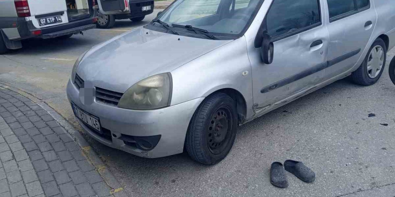 Dönüş Yasağına Uymayan Otomobile Motosiklet Çarptı: 2 Yaralı