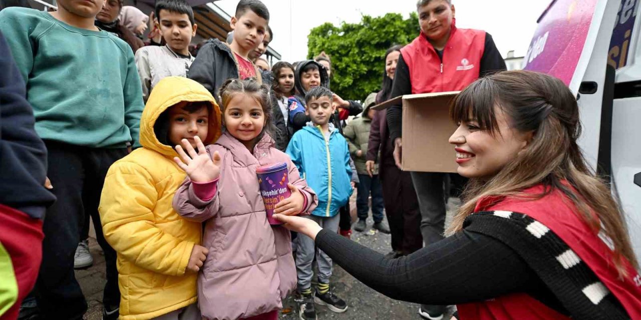 Mersin’de 13 İlçede 60 Bin Çocuğa Bayram Hediyesi