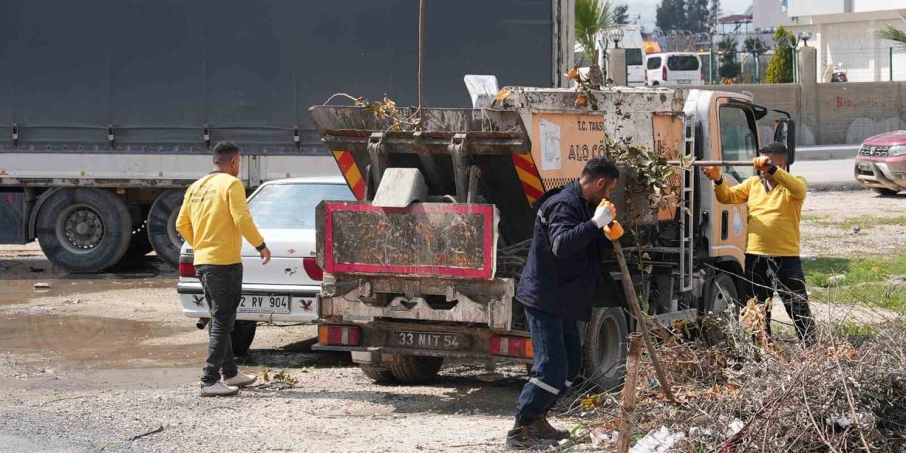 Tarsus’ta Bayram Öncesinden Başlatılan Temizlik Ve İlaçlama Çalışmaları Sürüyor
