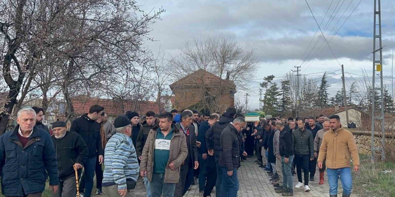 Antalya’daki Silahlı Kavgada Ölen Genç Toprağa Verildi