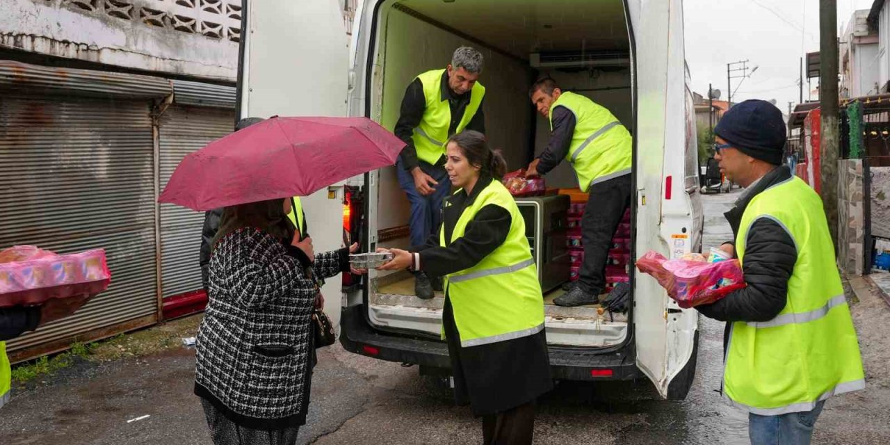 Tarsus’ta Bayram Sofrası Evlere Taşındı: 15 Bin Kişiye Ulaşıldı