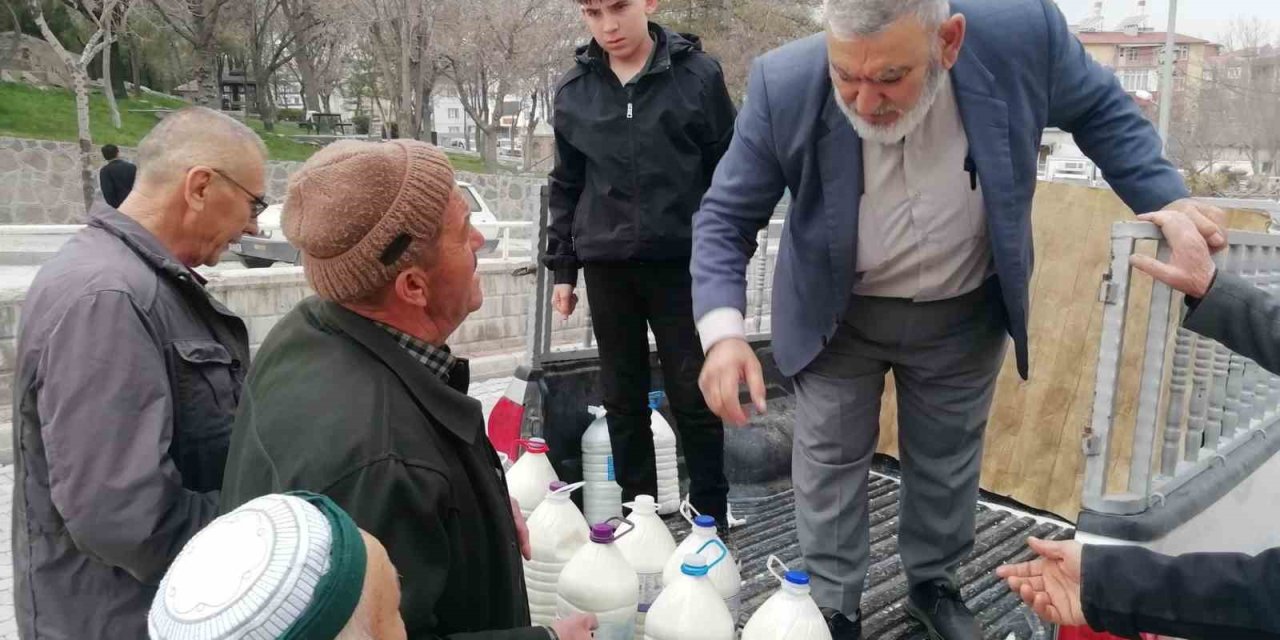 Karapınar’da Gönülleri Isıtan Dayanışma: 20 Ton Sütü Ücretsiz Dağıttı