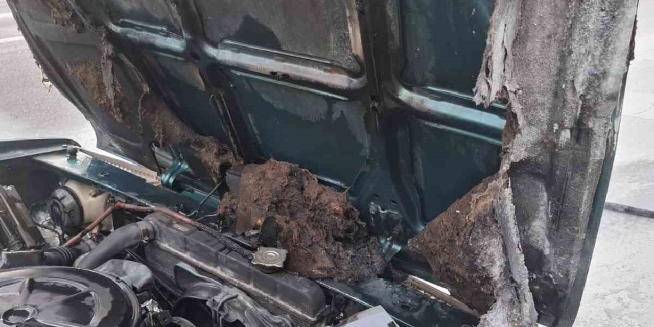 Alanya’da Seyir Halindeki Otomobil Alev Aldı