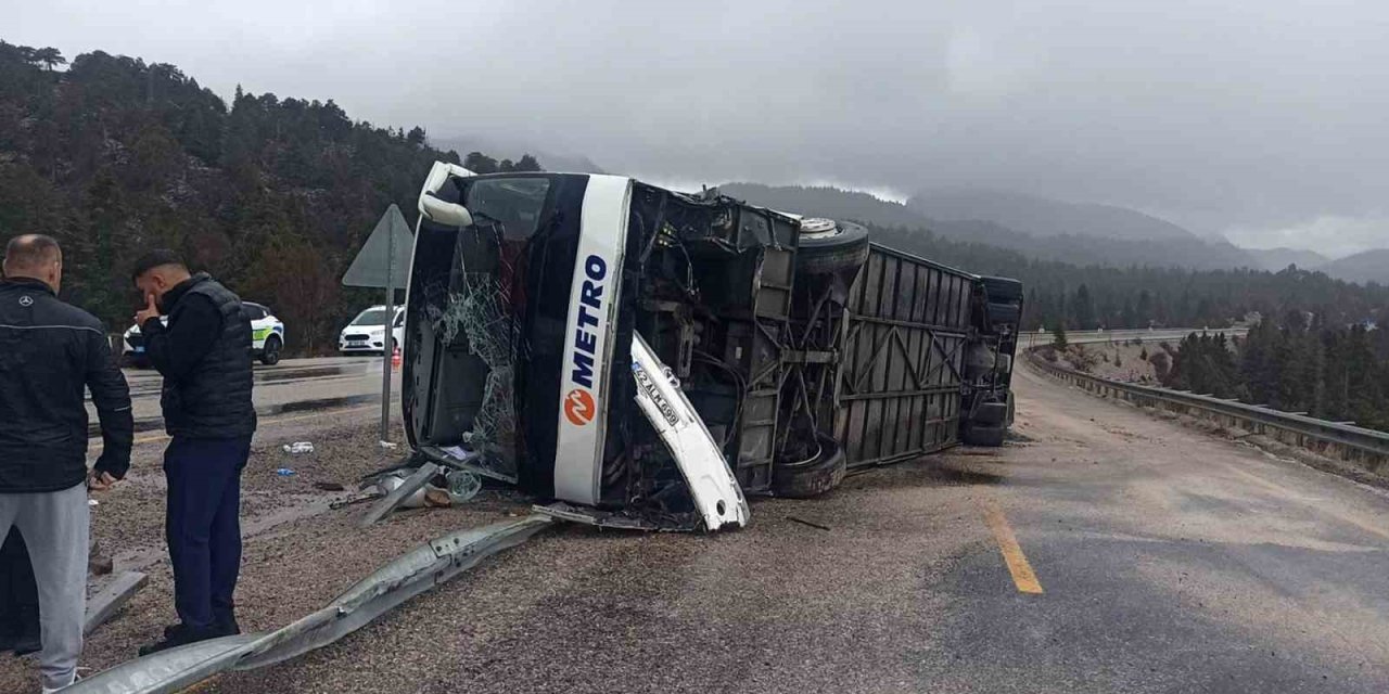 Konya’da Yolcu Otobüsü Devrildi: 15 Yaralı