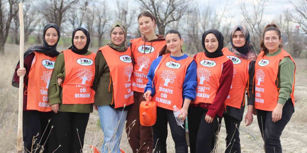 Karapınar’da Erozyon Sahasına Fidan Dikildi